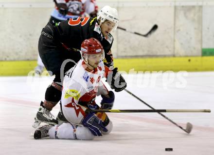 Eishockey CHL. Carinthian Hockey League. Tarco Woelfe gegen UEC Lienz. Kevin Mosser, (Tarco),  Kevin Veider (Lienz). Klagenfurt, am 22.12.2012.
Foto: Kuess
---
pressefotos, pressefotografie, kuess, qs, qspictures, sport, bild, bilder, bilddatenbank