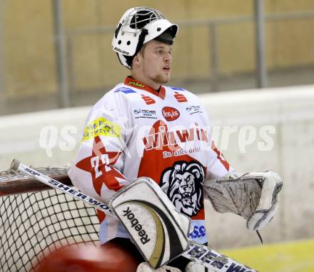 Eishockey CHL. Carinthian Hockey League. Tarco Woelfe gegen UEC Lienz. Dietmar Einetter (Lienz). Klagenfurt, am 22.12.2012.
Foto: Kuess
---
pressefotos, pressefotografie, kuess, qs, qspictures, sport, bild, bilder, bilddatenbank