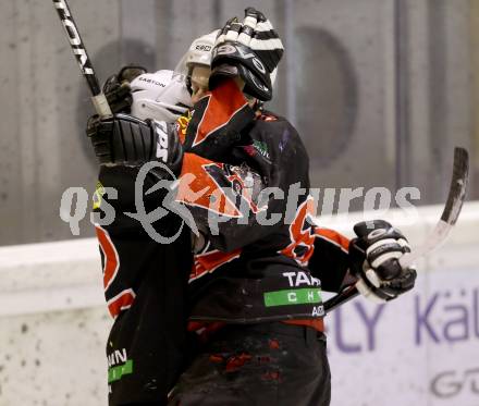 Eishockey CHL. Carinthian Hockey League. Tarco Woelfe gegen UEC Lienz. Torjubel Tarco. Klagenfurt, am 22.12.2012.
Foto: Kuess
---
pressefotos, pressefotografie, kuess, qs, qspictures, sport, bild, bilder, bilddatenbank