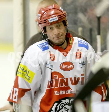 Eishockey CHL. Carinthian Hockey League. Tarco Woelfe gegen UEC Lienz. Alexander Czechner (Lienz). Klagenfurt, am 22.12.2012.
Foto: Kuess
---
pressefotos, pressefotografie, kuess, qs, qspictures, sport, bild, bilder, bilddatenbank