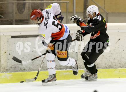 Eishockey CHL. Carinthian Hockey League. Tarco Woelfe gegen UEC Lienz. Christoph Skrinner, (Tarco), Manuel Winkler  (Lienz). Klagenfurt, am 22.12.2012.
Foto: Kuess
---
pressefotos, pressefotografie, kuess, qs, qspictures, sport, bild, bilder, bilddatenbank