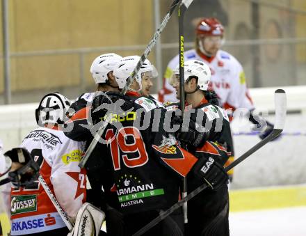 Eishockey CHL. Carinthian Hockey League. Tarco Woelfe gegen UEC Lienz. Torjubel Tarco. Klagenfurt, am 22.12.2012.
Foto: Kuess
---
pressefotos, pressefotografie, kuess, qs, qspictures, sport, bild, bilder, bilddatenbank