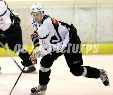 Eishockey NAHL. Tarco Woelfe gegen Weiz. Peter Mateicka (Tarco). Klagenfurt, am 22.12.2012.
Foto: Kuess
---
pressefotos, pressefotografie, kuess, qs, qspictures, sport, bild, bilder, bilddatenbank