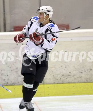 Eishockey NAHL. Tarco Woelfe gegen Weiz. Patrick Witzany (Tarco). Klagenfurt, am 22.12.2012.
Foto: Kuess
---
pressefotos, pressefotografie, kuess, qs, qspictures, sport, bild, bilder, bilddatenbank