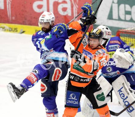 EBEL. Eishockey Bundesliga. EC VSV gegen Moser Medical Graz 99ers.  Brad Cole, (VSV), LABELLE Olivier (Graz). Villach, am 23.12.2012.
Foto: Kuess 


---
pressefotos, pressefotografie, kuess, qs, qspictures, sport, bild, bilder, bilddatenbank