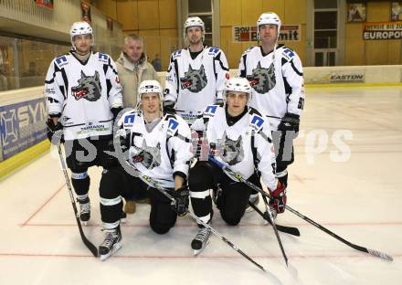 Eishockey NAHL. Tarco Woelfe. Christoph Ibounig, Trainer Hans Sulzer, Patrick Gruber, Ryan Foster, Harald Ofner, Lucas Herrnegger (Tarco). Klagenfurt, am 22.12.2012.
Foto: Kuess
---
pressefotos, pressefotografie, kuess, qs, qspictures, sport, bild, bilder, bilddatenbank