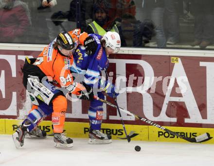 EBEL. Eishockey Bundesliga. EC VSV gegen Moser Medical Graz 99ers.  PETRIK Benjamin (VSV), HOLST Taylor (Graz). Villach, am 23.12.2012.
Foto: Kuess 


---
pressefotos, pressefotografie, kuess, qs, qspictures, sport, bild, bilder, bilddatenbank