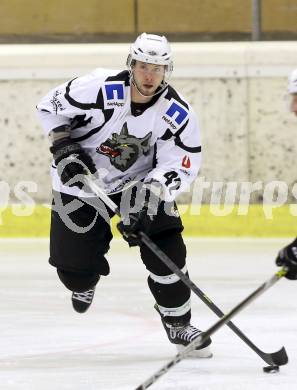 Eishockey NAHL. Tarco Woelfe gegen Weiz. Patrick Gruber (Tarco). Klagenfurt, am 22.12.2012.
Foto: Kuess
---
pressefotos, pressefotografie, kuess, qs, qspictures, sport, bild, bilder, bilddatenbank