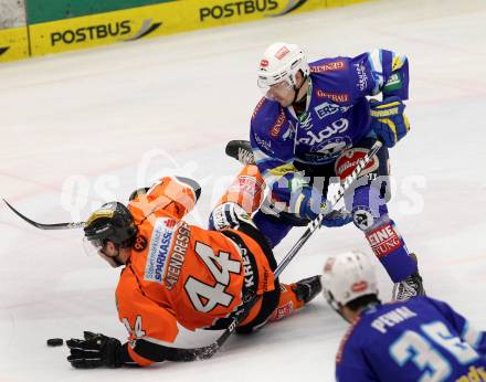 EBEL. Eishockey Bundesliga. EC VSV gegen Moser Medical Graz 99ers.  PRETNAR Klemen (VSV), LATENDRESSE Olivier (Graz). Villach, am 23.12.2012.
Foto: Kuess 


---
pressefotos, pressefotografie, kuess, qs, qspictures, sport, bild, bilder, bilddatenbank