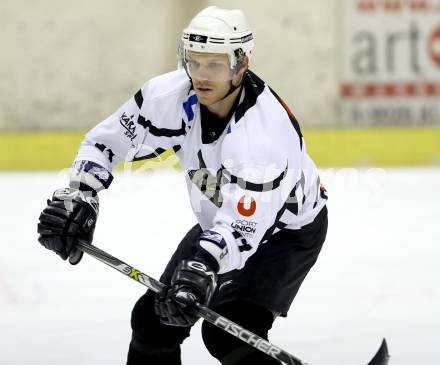 Eishockey NAHL. Tarco Woelfe gegen Weiz. Anton Tino Teppert (Tarco). Klagenfurt, am 22.12.2012.
Foto: Kuess
---
pressefotos, pressefotografie, kuess, qs, qspictures, sport, bild, bilder, bilddatenbank