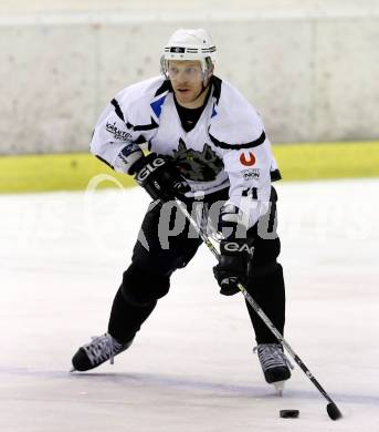 Eishockey NAHL. Tarco Woelfe gegen Weiz. Anton Tino Teppert (Tarco). Klagenfurt, am 22.12.2012.
Foto: Kuess
---
pressefotos, pressefotografie, kuess, qs, qspictures, sport, bild, bilder, bilddatenbank