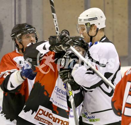 Eishockey NAHL. Tarco Woelfe gegen Weiz. Anton Tino Teppert,  (Tarco), Christoph Haas (Weiz). Klagenfurt, am 22.12.2012.
Foto: Kuess
---
pressefotos, pressefotografie, kuess, qs, qspictures, sport, bild, bilder, bilddatenbank