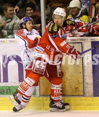 EBEL. Eishockey Bundesliga. EC KAC gegen EC Red Bull Salzburg.  Thomas Koch, (KAC),  Ryan Duncan (Salzburg). Klagenfurt, am 26.12.2012.
Foto: Kuess 


---
pressefotos, pressefotografie, kuess, qs, qspictures, sport, bild, bilder, bilddatenbank