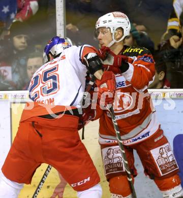 EBEL. Eishockey Bundesliga. EC KAC gegen EC Red Bull Salzburg. Johannes Kirisits,  (KAC), Robert Davison  (Salzburg). Klagenfurt, am 26.12.2012.
Foto: Kuess 


---
pressefotos, pressefotografie, kuess, qs, qspictures, sport, bild, bilder, bilddatenbank