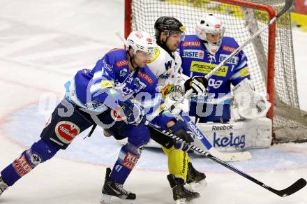 EBEL. Eishockey Bundesliga. EC VSV gegen Dornbirner Eishockey Club.  Mario Altmann, Jean Philippe Lamoureux, (VSV), Andrew Jacob Kozek (Dornbirn). Villach, am 28.12.2012.
Foto: Kuess 


---
pressefotos, pressefotografie, kuess, qs, qspictures, sport, bild, bilder, bilddatenbank