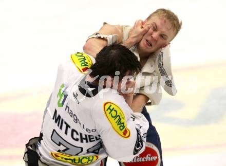 EBEL. Eishockey Bundesliga. EC VSV gegen Dornbirner Eishockey Club.  Rauferei, Schlaegerei. Antti Pusa, (VSV), Dale Edward Mitchell  (Dornbirn). Villach, am 28.12.2012.
Foto: Kuess 


---
pressefotos, pressefotografie, kuess, qs, qspictures, sport, bild, bilder, bilddatenbank