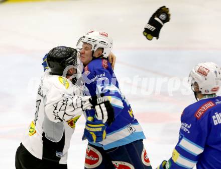 EBEL. Eishockey Bundesliga. EC VSV gegen Dornbirner Eishockey Club.  Rauferei, Schlaegerei. Antti Pusa, (VSV), Dale Edward Mitchell (Dornbirn). Villach, am 28.12.2012.
Foto: Kuess 


---
pressefotos, pressefotografie, kuess, qs, qspictures, sport, bild, bilder, bilddatenbank