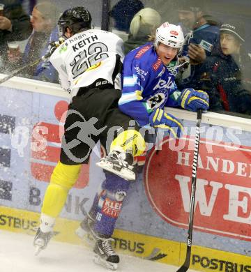 EBEL. Eishockey Bundesliga. EC VSV gegen Dornbirner Eishockey Club.  Daniel Nageler,  (VSV), Matthew Keith (Dornbirn). Villach, am 28.12.2012.
Foto: Kuess 


---
pressefotos, pressefotografie, kuess, qs, qspictures, sport, bild, bilder, bilddatenbank