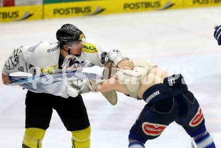 EBEL. Eishockey Bundesliga. EC VSV gegen Dornbirner Eishockey Club.  Rauferei, Schlaegerei. Antti Pusa, (VSV), Dale Edward Mitchell  (Dornbirn).. Villach, am 28.12.2012.
Foto: Kuess 


---
pressefotos, pressefotografie, kuess, qs, qspictures, sport, bild, bilder, bilddatenbank