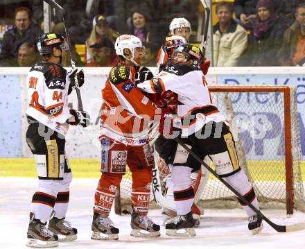 EBEL. Eishockey Bundesliga. EC KAC gegen HC Orli Znojmo.  John Lammers,  (KAC), Martin Planek, Henry Burke (Znojmo).. Klagenfurt, am 30.12.2012.
Foto: Kuess 


---
pressefotos, pressefotografie, kuess, qs, qspictures, sport, bild, bilder, bilddatenbank