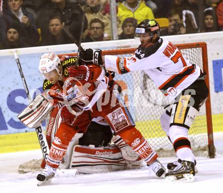 EBEL. Eishockey Bundesliga. EC KAC gegen HC Orli Znojmo. John Lammers,   (KAC), Kyle Wharton (Znojmo). Klagenfurt, am 30.12.2012.
Foto: Kuess 


---
pressefotos, pressefotografie, kuess, qs, qspictures, sport, bild, bilder, bilddatenbank