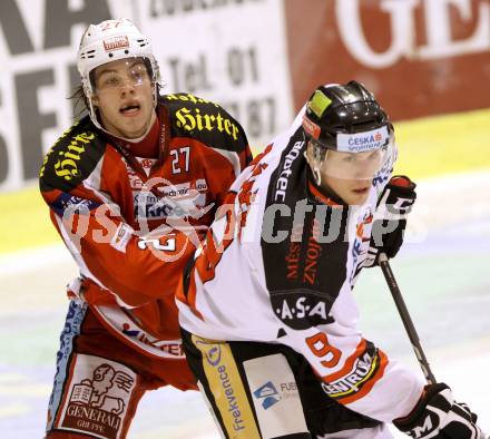 EBEL. Eishockey Bundesliga. EC KAC gegen HC Orli Znojmo.  Thomas Hundertpfund,  (KAC), Martin Planek (Znojmo). Klagenfurt, am 30.12.2012.
Foto: Kuess 


---
pressefotos, pressefotografie, kuess, qs, qspictures, sport, bild, bilder, bilddatenbank