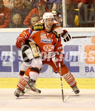 EBEL. Eishockey Bundesliga. EC KAC gegen HC Orli Znojmo. Martin Schumnig,  (KAC), Jan Lattner  (Znojmo). Klagenfurt, am 30.12.2012.
Foto: Kuess 


---
pressefotos, pressefotografie, kuess, qs, qspictures, sport, bild, bilder, bilddatenbank