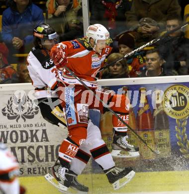 EBEL. Eishockey Bundesliga. EC KAC gegen HC Orli Znojmo. Tomislav Zanoski,  (KAC), Jakub Stehlik  (Znojmo).. Klagenfurt, am 30.12.2012.
Foto: Kuess 


---
pressefotos, pressefotografie, kuess, qs, qspictures, sport, bild, bilder, bilddatenbank