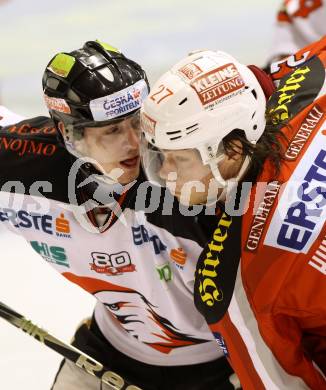 EBEL. Eishockey Bundesliga. EC KAC gegen HC Orli Znojmo.  Thomas Hundertpfund, (KAC), Ondrej Fiala  (Znojmo). Klagenfurt, am 30.12.2012.
Foto: Kuess 


---
pressefotos, pressefotografie, kuess, qs, qspictures, sport, bild, bilder, bilddatenbank