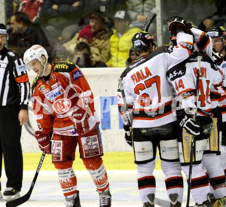 EBEL. Eishockey Bundesliga. EC KAC gegen HC Orli Znojmo. KIRISITS Johannes  (KAC),  Torjubel (Znojmo). Klagenfurt, am 30.12.2012.
Foto: Kuess 


---
pressefotos, pressefotografie, kuess, qs, qspictures, sport, bild, bilder, bilddatenbank