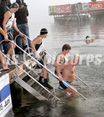 Neujahrsschwimmen. Velden, am 1.1.2013.
Foto: Kuess 
---
pressefotos, pressefotografie, kuess, qs, qspictures, sport, bild, bilder, bilddatenbank