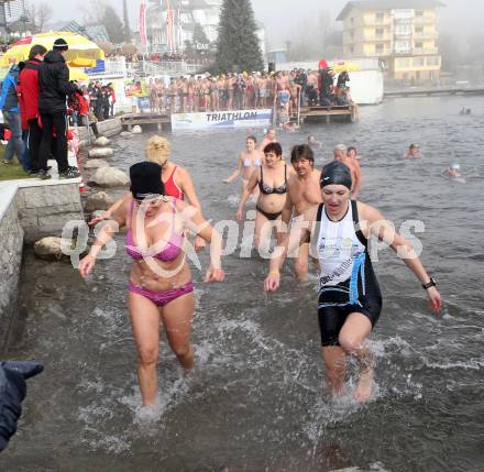 Neujahrsschwimmen. Velden, am 1.1.2013.
Foto: Kuess 
---
pressefotos, pressefotografie, kuess, qs, qspictures, sport, bild, bilder, bilddatenbank