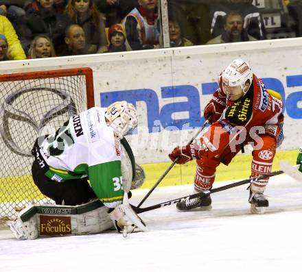 EBEL. Eishockey Bundesliga. EC KAC gegen HDD TELEMACH Olimpija Ljubljana. Stephan Geier,  (KAC),  Jerry Kuhn (Laibach). Klagenfurt, am 1.1.2013.
Foto: Kuess 


---
pressefotos, pressefotografie, kuess, qs, qspictures, sport, bild, bilder, bilddatenbank