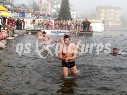 Neujahrsschwimmen. Velden, am 1.1.2013.
Foto: Kuess 
---
pressefotos, pressefotografie, kuess, qs, qspictures, sport, bild, bilder, bilddatenbank