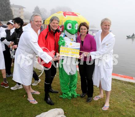 Neujahrsschwimmen. Reinhart Rohr, Peter Kaiser, Beate Prettner. Velden, am 1.1.2013.
Foto: Kuess 
---
pressefotos, pressefotografie, kuess, qs, qspictures, sport, bild, bilder, bilddatenbank