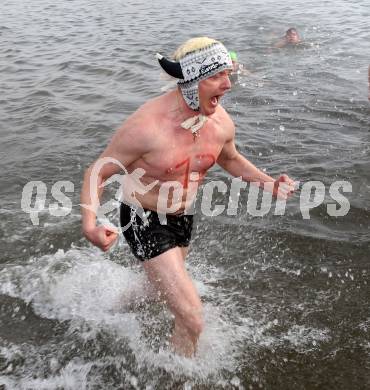 Neujahrsschwimmen.  Velden, am 1.1.2013.
Foto: Kuess 
---
pressefotos, pressefotografie, kuess, qs, qspictures, sport, bild, bilder, bilddatenbank