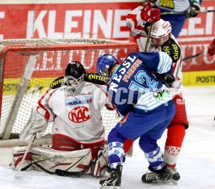 Eishockey. EBYSYL. VSV U20 gegen KAC U20. Valentin Leiler, (VSV), Moritz Grasser, Sebastian Katnik  (KAC). Villach, 6.1.2013.
Foto: Kuess
---
pressefotos, pressefotografie, kuess, qs, qspictures, sport, bild, bilder, bilddatenbank