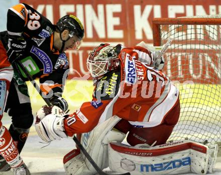 EBEL. Eishockey Bundesliga. EC KAC gegen Moser Medical Graz 99ers.   Rene Swette, (KAC), Trevor Frischmon  (Graz). Klagenfurt, am 6.1.2013.
Foto: Kuess 


---
pressefotos, pressefotografie, kuess, qs, qspictures, sport, bild, bilder, bilddatenbank