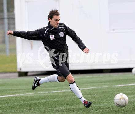 Fussball. Bundesliga. RZ Pellets WAC. Training.  Michael Liendl. St. Andrae, 7.1.2013.
Foto: Kuess
---
pressefotos, pressefotografie, kuess, qs, qspictures, sport, bild, bilder, bilddatenbank