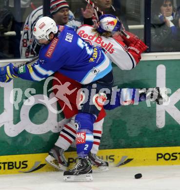 EBEL. Eishockey Bundesliga. EC VSV gegen EC Red Bull Salzburg. Brad Cole,  (VSV), Johannes Bischofsberger (Salzburg). Villach, am 11.1.2013.
Foto: Kuess 


---
pressefotos, pressefotografie, kuess, qs, qspictures, sport, bild, bilder, bilddatenbank