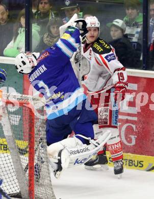 EBEL. Eishockey Bundesliga. EC VSV gegen KAC. Jean Philippe Lamoureux, (VSV), Stephan Geier  (KAC). Villach, am 13.1.2013.
Foto: Kuess 


---
pressefotos, pressefotografie, kuess, qs, qspictures, sport, bild, bilder, bilddatenbank