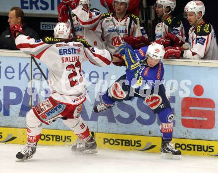 EBEL. Eishockey Bundesliga. EC VSV gegen KAC. Antti Pusa, (VSV), Mike Siklenka  (KAC). Villach, am 13.1.2013.
Foto: Kuess 


---
pressefotos, pressefotografie, kuess, qs, qspictures, sport, bild, bilder, bilddatenbank