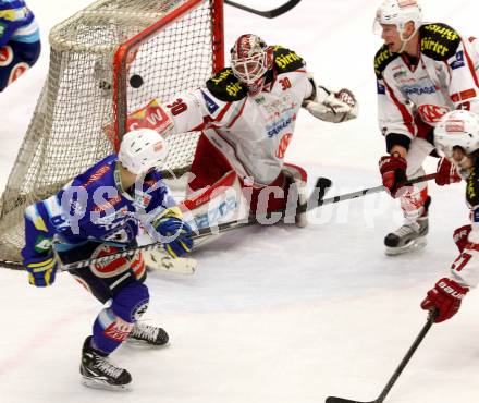 EBEL. Eishockey Bundesliga. EC VSV gegen KAC. Antti Pusa,  (VSV), Rene Swette, Mike Siklenka (KAC). Villach, am 13.1.2013.
Foto: Kuess 


---
pressefotos, pressefotografie, kuess, qs, qspictures, sport, bild, bilder, bilddatenbank