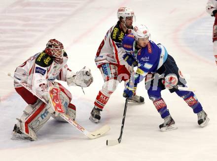 EBEL. Eishockey Bundesliga. EC VSV gegen KAC. Marco Pewal,  (VSV), Rene Swette, Martin Schumnig (KAC). Villach, am 13.1.2013.
Foto: Kuess 


---
pressefotos, pressefotografie, kuess, qs, qspictures, sport, bild, bilder, bilddatenbank