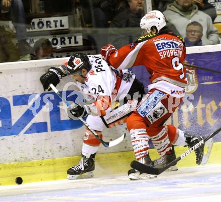 EBEL. Eishockey Bundesliga. EC KAC gegen HC TWK Innsbruck "Die Haie".   Tyler Spurgeon, (KAC),  Florian Pedevilla (Innsbruck). Klagenfurt, am 15.1.2013.
Foto: Kuess 


---
pressefotos, pressefotografie, kuess, qs, qspictures, sport, bild, bilder, bilddatenbank