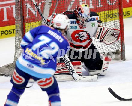 EBEL. Eishockey Bundesliga. EC VSV gegen HC Orli Znojmo. John Hughes,  (VSV), Ondrej Kacetl (Znojmo). Villach, am 15.1.2013.
Foto: Kuess 


---
pressefotos, pressefotografie, kuess, qs, qspictures, sport, bild, bilder, bilddatenbank