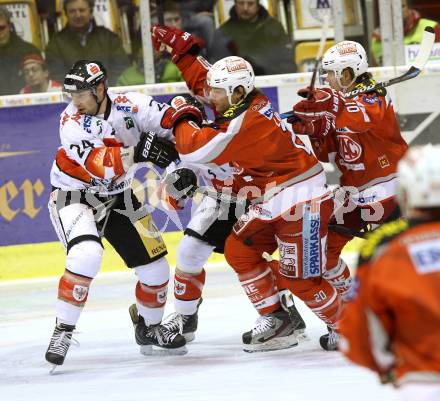 EBEL. Eishockey Bundesliga. EC KAC gegen HC TWK Innsbruck "Die Haie".   John Lammer,  (KAC), Florian Pedevilla (Innsbruck). Klagenfurt, am 15.1.2013.
Foto: Kuess 


---
pressefotos, pressefotografie, kuess, qs, qspictures, sport, bild, bilder, bilddatenbank