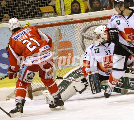 EBEL. Eishockey Bundesliga. EC KAC gegen HC TWK Innsbruck "Die Haie".   Manuel Geier,  (KAC), Patrick Machreich (Innsbruck). Klagenfurt, am 15.1.2013.
Foto: Kuess 


---
pressefotos, pressefotografie, kuess, qs, qspictures, sport, bild, bilder, bilddatenbank