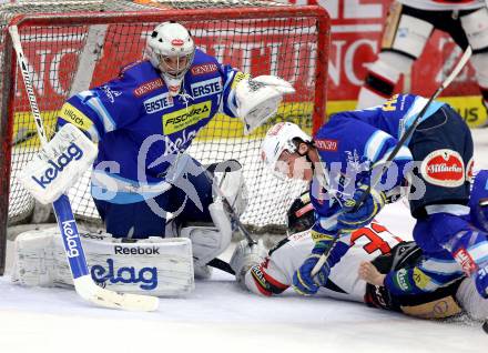 EBEL. Eishockey Bundesliga. EC VSV gegen HC Orli Znojmo. Jean Philippe Lamoureux, Marco Pewal,  (VSV), Peter Pucher (Znojmo). Villach, am 15.1.2013.
Foto: Kuess 


---
pressefotos, pressefotografie, kuess, qs, qspictures, sport, bild, bilder, bilddatenbank