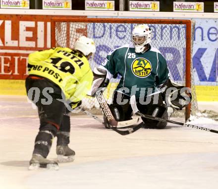 Eishockey Cup. Zeltverleih Bister gegen HC Post. Michael Rom (Bister), Joerg Putzl (Post). Klagenfurt, 16.1.2013.
Foto: Kuess
---
pressefotos, pressefotografie, kuess, qs, qspictures, sport, bild, bilder, bilddatenbank